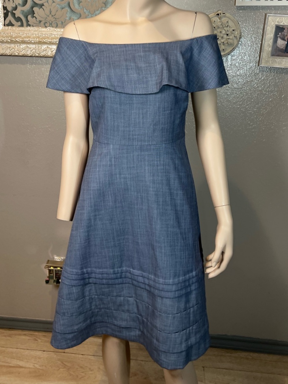 Banana Republic One-Shoulder Chambray Dress in Light Blue - Picture 4 of 13